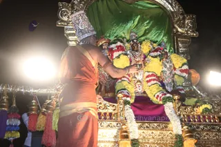 http://nithyananda.org/sites/default/files/photo-gallery/2015-11nov-18th-nithyananda-diary_IMG_8137.JPG_banglr-adheenam-nithyanandeshwara-brahmotsavam-procession.JPG_banglr-adheenam-nithyanandeshwara-brahmotsavam-procession.JPG