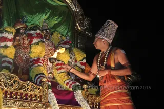http://nithyananda.org/sites/default/files/photo-gallery/2015-11nov-18th-nithyananda-diary_IMG_8162.JPG_banglr-adheenam-nithyanandeshwara-brahmotsavam-procession.JPG_banglr-adheenam-nithyanandeshwara-brahmotsavam-procession.JPG