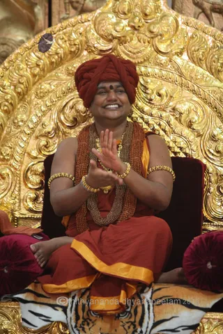 http://nithyananda.org/sites/default/files/photo-gallery/2015-11nov-19th-nithyananda-diary_IMG_9706_banglr-adheenam-nithyanandeshwara-brahmotsavam-culturals-bharatanatyam-swamiji.JPG