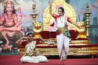 http://nithyananda.org/sites/default/files/photo-gallery/2015-11nov-19th-nithyananda-diary_IMG_9732_banglr-adheenam-nithyanandeshwara-brahmotsavam-culturals-bharatanatyam.JPG