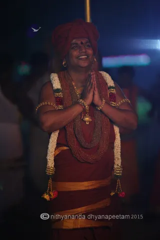 http://nithyananda.org/sites/default/files/photo-gallery/2015-11nov-19th-nithyananda-diary_IMG_9848_banglr-adheenam-nithyanandeshwara-brahmotsavam-procession-swamiji.JPG