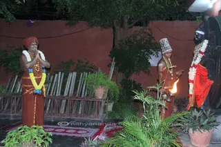 http://nithyananda.org/sites/default/files/photo-gallery/2015-11nov-21st-nithyananda-diary_IMG_9197_blr-adheenam-nithyanandeshwar-brahmotsavam-procession-swamiji_0.JPG