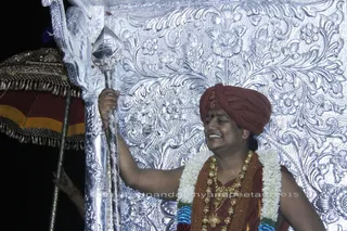 http://nithyananda.org/sites/default/files/photo-gallery/2015-11nov-21st-nithyananda-diary_IMG_9237-1_blr-adheenam-nithyanandeshwar-brahmotsavam-procession-swamiji.JPG