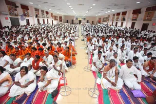 http://nithyananda.org/sites/default/files/photo-gallery/2015-11nov-21st-nithyananda-diary_IMG_9528_blr-adheenam-nithyanandeshwar-brahmotsavam-tamil-satsang-adishaivam-crowd-participants_0.JPG