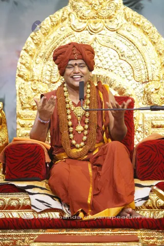 http://nithyananda.org/sites/default/files/photo-gallery/2015-11nov-21st-nithyananda-diary_IMG_9564_blr-adheenam-nithyanandeshwar-brahmotsavam-tamil-satsang-adishaivam-swamiji_0.JPG