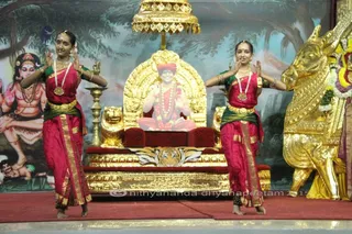 http://nithyananda.org/sites/default/files/photo-gallery/2015-11nov-22nd-nithyananda-diary_IMG_9970_blr-adheenam-nithyanandeshwara-brahmotsavam-evening-culturals-bharatanatyam.JPG