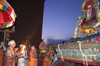 http://nithyananda.org/sites/default/files/photo-gallery/2015-11nov-25th-nithyananda-diary_IMG_1519_blr-adheenam-nithyanandeshwara-brahmotsavam-morning-bharani-deity-priest.JPG