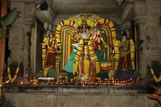 http://nithyananda.org/sites/default/files/photo-gallery/2015-11nov-25th-nithyananda-diary_IMG_1631_blr-adheenam-nithyanandeshwara-brahmotsavam-evening-karthigai-deepam-nithyanandeshwara.JPG