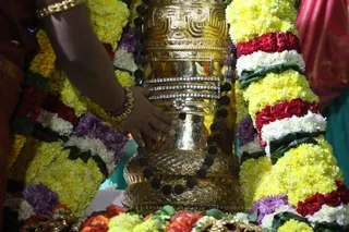 http://nithyananda.org/sites/default/files/photo-gallery/2015-11nov-25th-nithyananda-diary_IMG_3900_blr-adheenam-nithyanandeshwara-brahmotsavam-morning-bharani-deepam-temple-swamiji.JPG