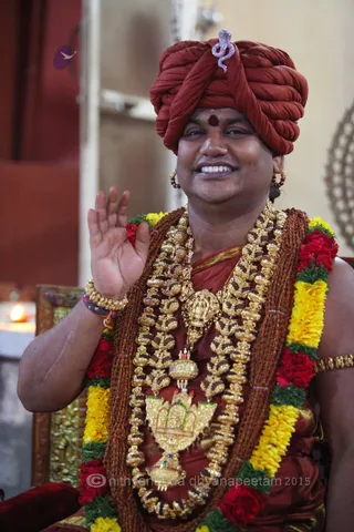 http://nithyananda.org/sites/default/files/photo-gallery/2015-11nov-25th-nithyananda-diary_IMG_4217_blr-adheenam-nithyanandeshwara-brahmotsavam-morning-bharani-swing-swamiji.JPG