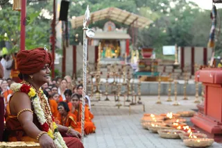 http://nithyananda.org/sites/default/files/photo-gallery/2015-11nov-25th-nithyananda-diary_IMG_4513_blr-adheenam-nithyanandeshwara-brahmotsavam-evening-karthigai-deepam-temple-swamiji.JPG