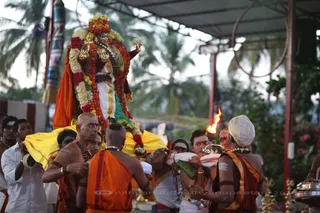 http://nithyananda.org/sites/default/files/photo-gallery/2015-11nov-25th-nithyananda-diary_IMG_4606_blr-adheenam-nithyanandeshwara-brahmotsavam-evening-karthigai-deepam-temple-ardhanarishvara.JPG