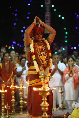 http://nithyananda.org/sites/default/files/photo-gallery/2015-11nov-25th-nithyananda-diary_IMG_4680_blr-adheenam-nithyanandeshwara-brahmotsavam-evening-karthigai-deepam-temple-swamiji.JPG