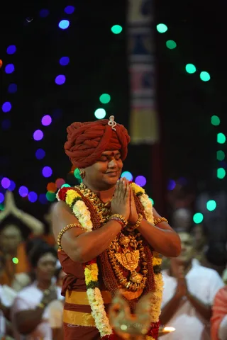 http://nithyananda.org/sites/default/files/photo-gallery/2015-11nov-25th-nithyananda-diary_IMG_4682_blr-adheenam-nithyanandeshwara-brahmotsavam-evening-karthigai-deepam-temple-swamiji.JPG