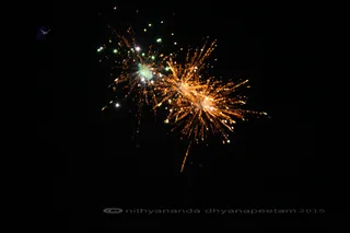 http://nithyananda.org/sites/default/files/photo-gallery/2015-11nov-25th-nithyananda-diary_IMG_5056_blr-adheenam-karthigai-deepam-nithyanandeshwara-procession-fireworks.JPG