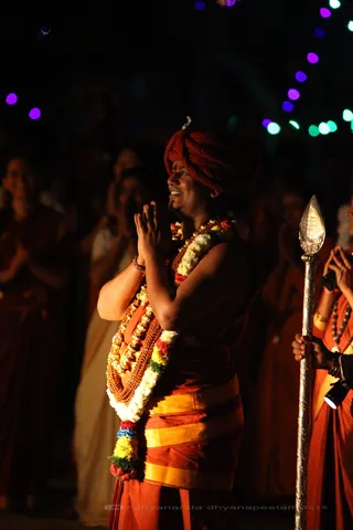 http://nithyananda.org/sites/default/files/photo-gallery/2015-11nov-25th-nithyananda-diary_IMG_5125_blr-adheenam-karthigai-deepam-nithyanandeshwara-procession-swamiji.JPG