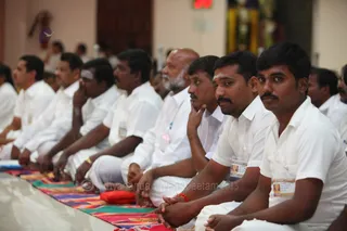 http://nithyananda.org/sites/default/files/photo-gallery/2015-11nov-28th-nithyananda-diary_IMG_5305_blr-adheenam-samaya-deeksha-crowd-participants.JPG