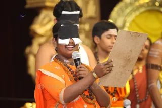 http://nithyananda.org/sites/default/files/photo-gallery/2015-11nov-28th-nithyananda-diary_IMG_5313_blr-adheenam-samaya-deeksha-third-eye-demo.JPG