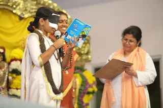 http://nithyananda.org/sites/default/files/photo-gallery/2015-11nov-28th-nithyananda-diary_IMG_5317_blr-adheenam-samaya-deeksha-third-eye-demo.JPG