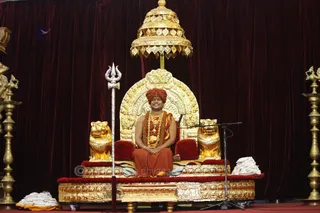 http://nithyananda.org/sites/default/files/photo-gallery/2015-11nov-28th-nithyananda-diary_IMG_5340_blr-adheenam-samaya-deeksha-swamiji.JPG