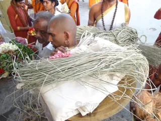 http://nithyananda.org/sites/default/files/photo-gallery/2015-12dec-24th-nithyananda-diary_DSC00039_bidadi-nithyananda-brahmotsava-jayanthi-temple-prasad-tiruvannamalai-nithyanandeshwari-temple.JPG