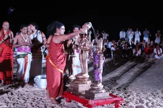 His Holiness graces the delegates and Phuket energy field by Himself performing Snapana Abhishekam