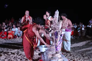 http://nithyananda.org/sites/default/files/photo-gallery/2015-12dec-25th-nithyananda-diary_IMG_0425_phuket-nithyanandoham-1008-rudra-homa-snapana-abhishekam-swamiji.JPG