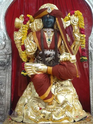 http://nithyananda.org/sites/default/files/photo-gallery/2015-12dec-28th-nithyananda-diary_DSC00068_1_bidadi-nithyananda-jayanthi-brahmotsava-alankara-dakshinamurthy-temple.JPG