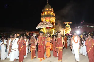 http://nithyananda.org/sites/default/files/photo-gallery/2015-12dec-31st-nithyananda_IMG_5439_bidadi-nithyananda-jayanthi-brahmotsavam-procession-swamiji.JPG