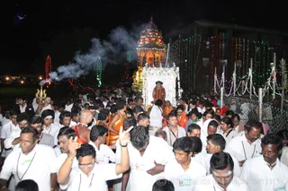 http://nithyananda.org/sites/default/files/photo-gallery/2015-12dec-31st-nithyananda_IMG_5485_bidadi-nithyananda-jayanthi-brahmotsavam-procession-swamiji.JPG
