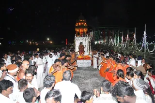 http://nithyananda.org/sites/default/files/photo-gallery/2015-12dec-31st-nithyananda_IMG_5488_bidadi-nithyananda-jayanthi-brahmotsavam-procession-swamiji.JPG