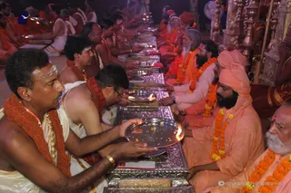 http://nithyananda.org/sites/default/files/photo-gallery/2015-14sep-08th_nithyanda-diary_IMG_6840_nasik-bandara-ananda-akkata-swamiji.JPG