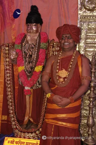 http://nithyananda.org/sites/default/files/photo-gallery/2015-14sep-08th_nithyanda-diary_IMG_6990_nasik-bandara-ananda-akkata-swamiji.JPG