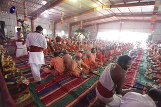 http://nithyananda.org/sites/default/files/photo-gallery/2015-14sep-08th_nithyanda-diary_IMG_7577_nasik-bandara-ananda-akkata-swamiji.JPG