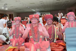 https://www.nithyananda.org/sites/default/files/photo-gallery/2016-10oct-11th-nithyananda-diary_DSC_3445_bengaluru-aadheenam-IA-day20-navaratri-energy-murthy-darshan-participants_0.jpg