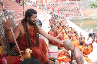 https://www.nithyananda.org/sites/default/files/photo-gallery/2016-10oct-11th-nithyananda-diary_IMG_6045_bengaluru-aadheenam-IA-day20-navaratri-krama-initiation-swamiji_0.jpg