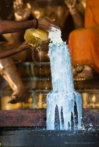 http://nithyananda.org/sites/default/files/photo-gallery/2016-10oct-17th-nithyananda-diary_DSC_6210_bengaluru-aadheenam-rudra-temple-abhishekams.jpg