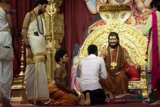 http://nithyananda.org/sites/default/files/photo-gallery/2016-11nov-10th-nithyananda-diary_DSC_5089_bengaluru-aadheenam-kalpataru-darshan-swamiji.jpg