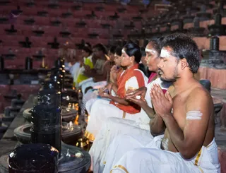 http://nithyananda.org/sites/default/files/photo-gallery/2016-11nov-14th-nithyananda-diary_DSC_7119_bengaluru-aadheenam-pournami-rudrabhishekam.jpg