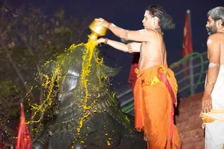 http://nithyananda.org/sites/default/files/photo-gallery/2016-11nov-14th-nithyananda-diary_DSC_7130_bengaluru-aadheenam-pournami-rudrabhishekam.jpg