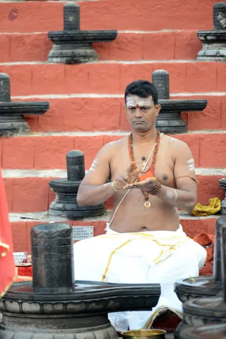 http://nithyananda.org/sites/default/files/photo-gallery/2016-11nov-25th-nithyananda-diary_DSC_8375_bengaluru-aadheenam-rudrabhishekam.jpg
