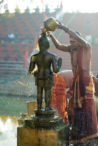 http://nithyananda.org/sites/default/files/photo-gallery/2016-11nov-25th-nithyananda-diary_DSC_8394_bengaluru-aadheenam-rudrabhishekam.jpg
