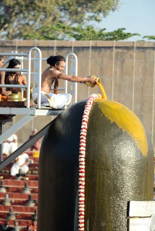 http://nithyananda.org/sites/default/files/photo-gallery/2016-11nov-25th-nithyananda-diary_DSC_8400_bengaluru-aadheenam-rudrabhishekam.jpg