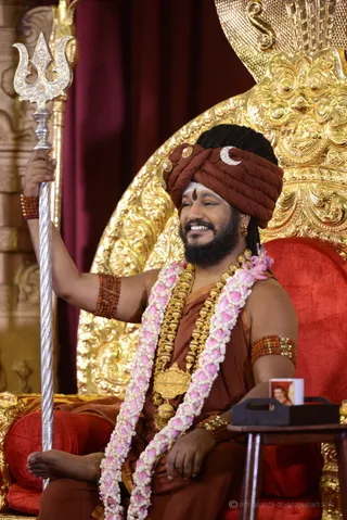 http://nithyananda.org/sites/default/files/photo-gallery/2016-11nov-27th-nithyananda-diary_DSC_9258_bengaluru-aadheenam-entering-into-sadashivoham-swamiji.jpg