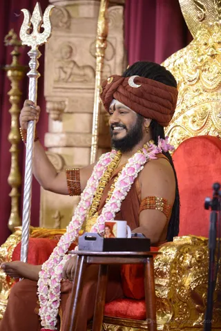 http://nithyananda.org/sites/default/files/photo-gallery/2016-11nov-27th-nithyananda-diary_DSC_9260_bengaluru-aadheenam-entering-into-sadashivoham-swamiji.jpg