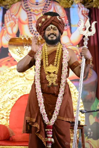 http://nithyananda.org/sites/default/files/photo-gallery/2016-11nov-27th-nithyananda-diary_DSC_9379_bengaluru-aadheenam-entering-into-sadashivoham-swamiji.jpg