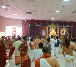 http://nithyananda.org/sites/default/files/photo-gallery/2016-11nov-2nd-nithyananda-diary_DSC_2892_bengaluru-aadheenam-nithya-satsang-swamiji.jpg