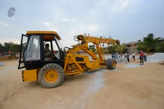 http://nithyananda.org/sites/default/files/photo-gallery/2016-11nov-2nd-nithyananda-diary_DSC_3099_bengaluru-aadheenam-construction-swamiji.jpg