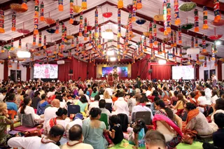 http://nithyananda.org/sites/default/files/photo-gallery/2016-12dec-11th-nithyananda-diary_IMGL3642_bengaluru-aadheenam-sadashivoham-day11-mandala-manifesting-swamiji.jpg