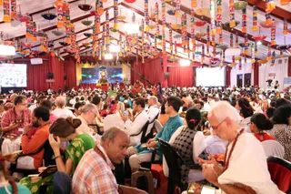 http://nithyananda.org/sites/default/files/photo-gallery/2016-12dec-11th-nithyananda-diary_IMGL3755_bengaluru-aadheenam-sadashivoham-day11-mandala-manifesting-swamiji.jpg